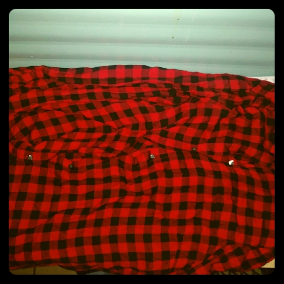 A black and red flannel - Picture 1 of 2